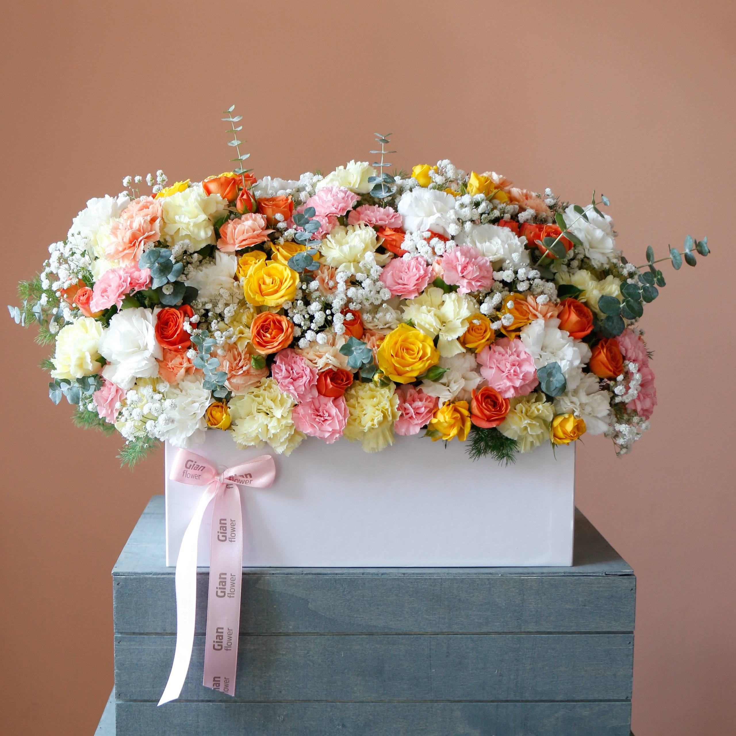 photo_2025-12-05_23-03-29 باکس گل رنگی با گلهای زرد و نارنجی