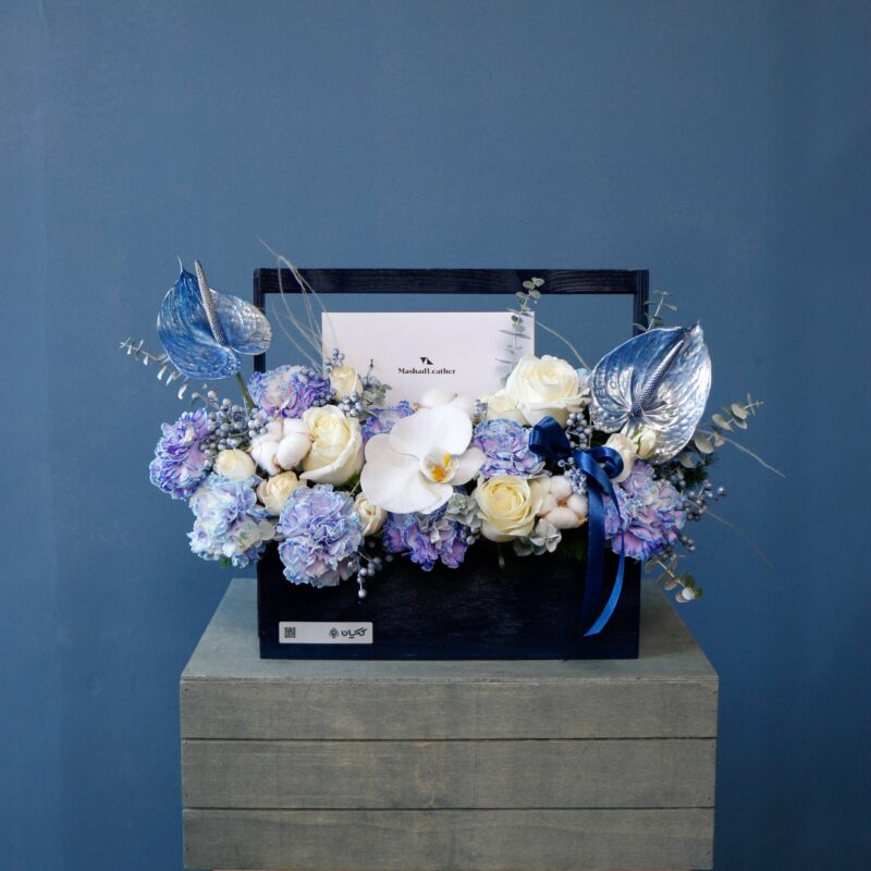 عکس دسته گل روز پدر به همراه هدیه