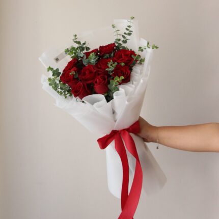 دسته گل رز قرمز ۱۰ شاخه