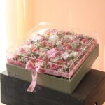 باکس گل چوبی بزرگ با گل‌های مینیاتوری صورتی هدیه روز مادر