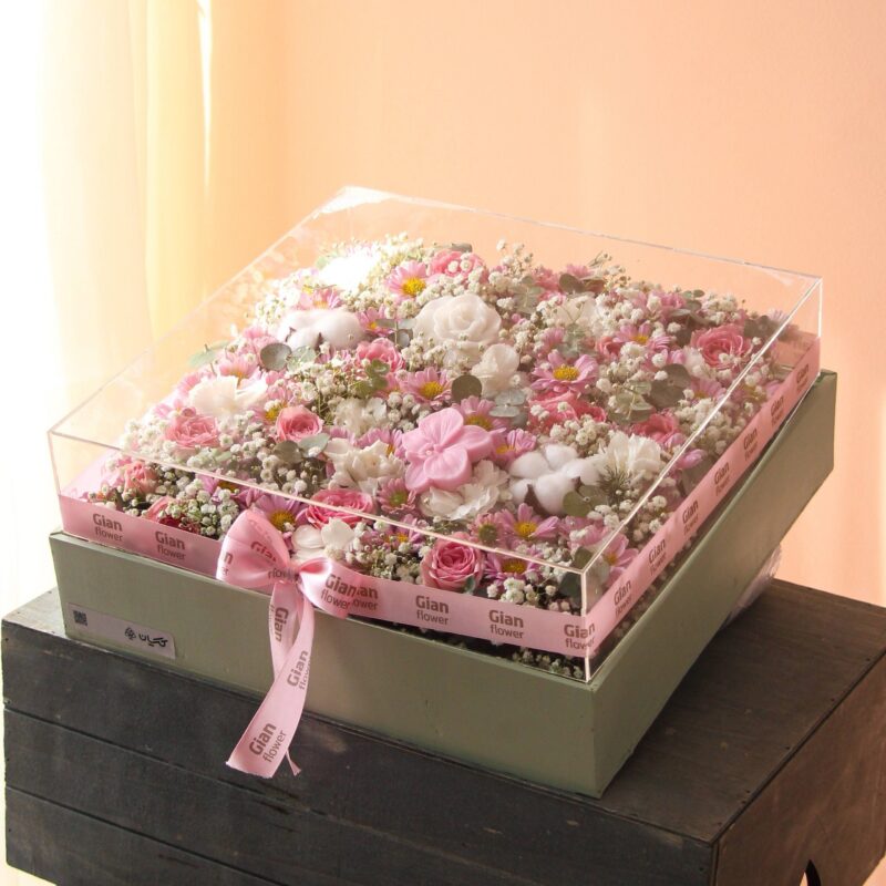 باکس گل چوبی بزرگ با گل‌های مینیاتوری صورتی هدیه روز مادر