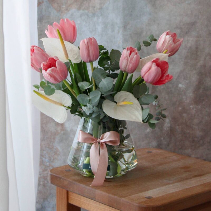 گلدان لاله و آنتوریوم مینیمال و لوکس