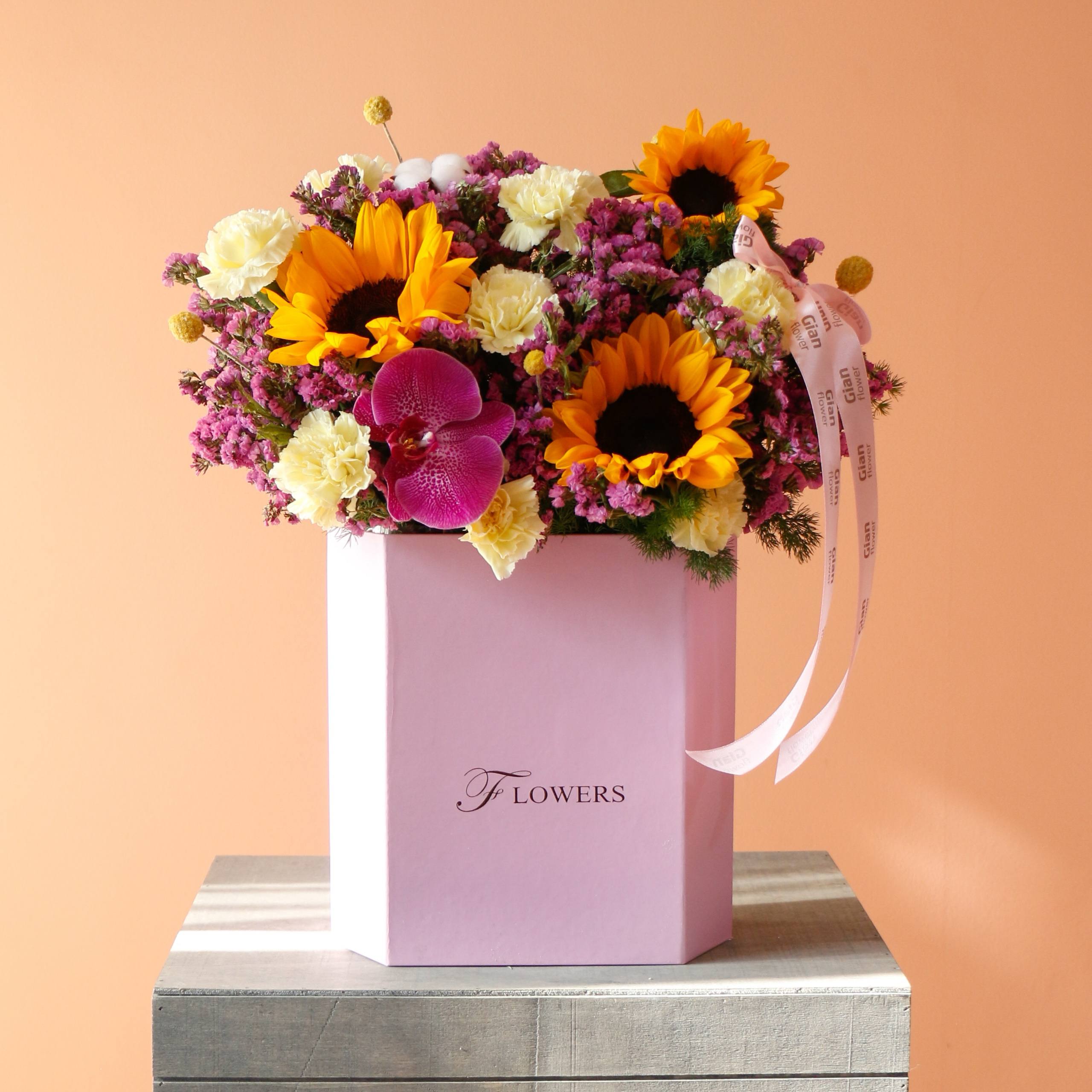 photo_2025-12-05_23-00-18 باکس گل ارکیده و آفتابگردان قیمت مناسب