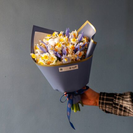 دسته گل مینی زمستانی نرگس و زنبق