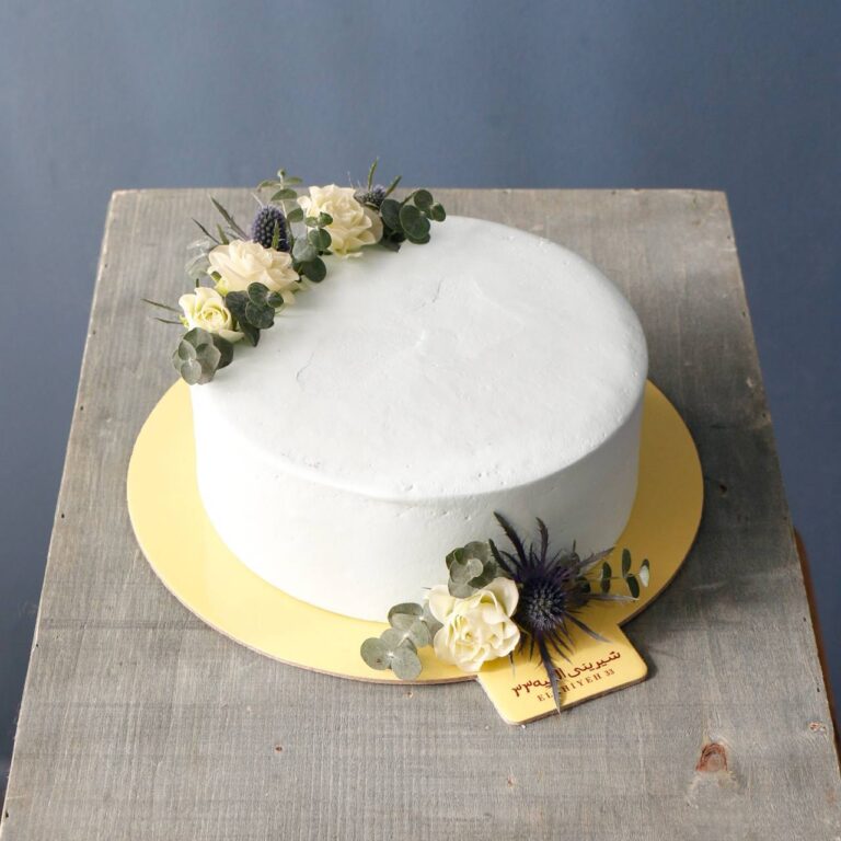 کیک آبی به همراه دیزاین گل