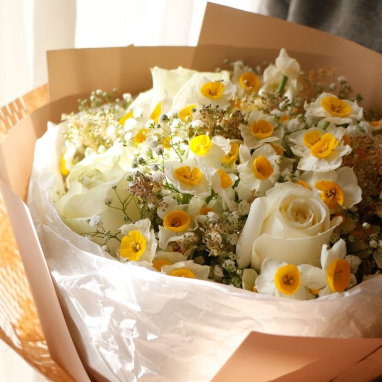 نرگس و رز سفید دسته گل پاییزی - گیان فلاور