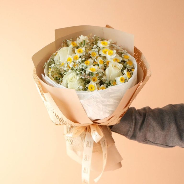 دسته گل نرگس و رز هلندی سفید - گلفروشی گیان
