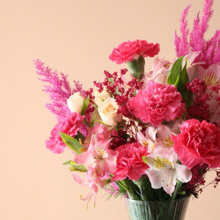 گلدان مینی صورتی برای هدیه تولد - گلفروشی گیان