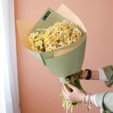 دسته گل نرگس طبیعی ۱۰۰ شاخه، گلفروشی گیان