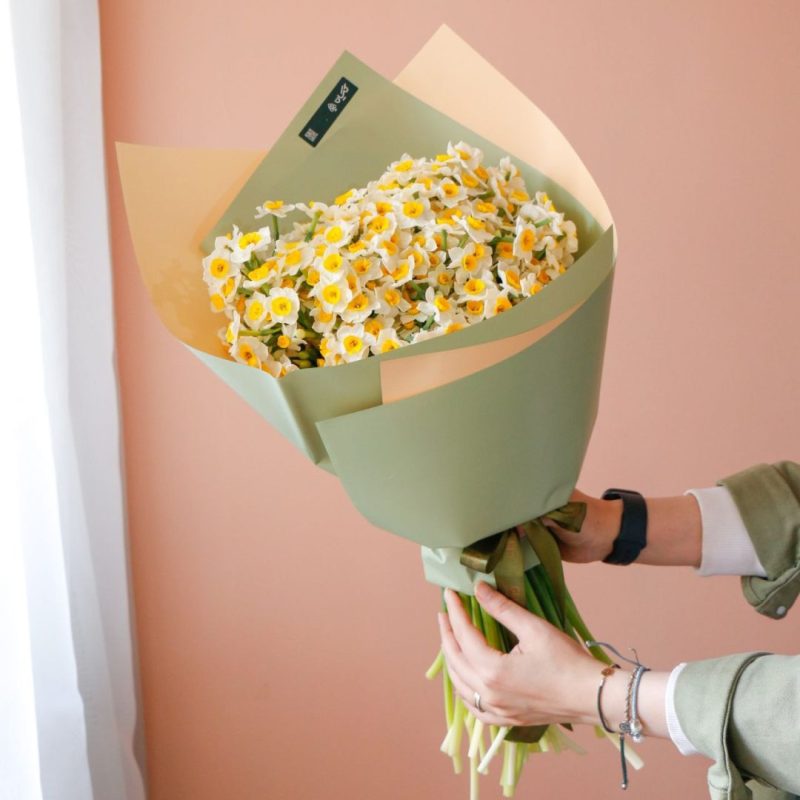 دسته گل نرگس طبیعی ۱۰۰ شاخه، گلفروشی گیان