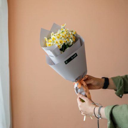 دسته گل نرگس ۲۵ شاخه – گلفروشی گیان