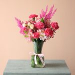 گلدان شیشه‌ای رز مینیاتوری صورتی - گلفروشی گیان