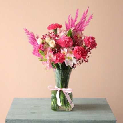 گلدان شیشه‌ای رز مینیاتوری صورتی - گلفروشی گیان