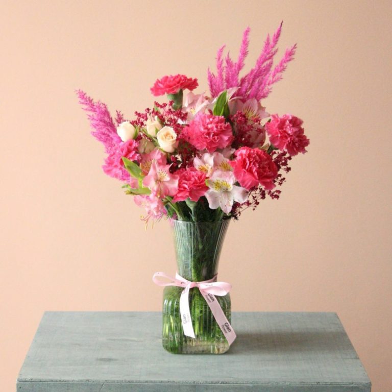 گلدان شیشه‌ای رز مینیاتوری صورتی - گلفروشی گیان