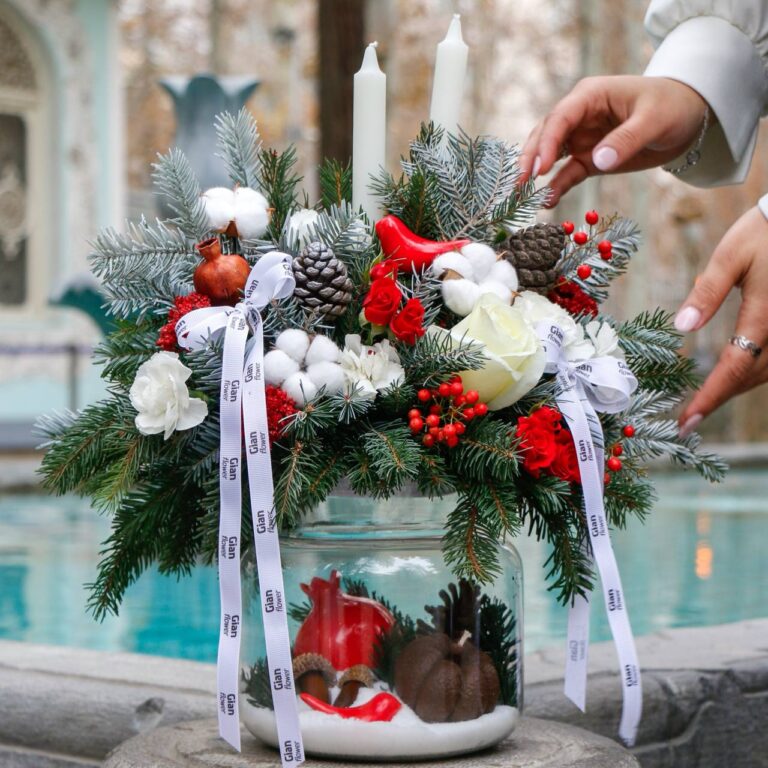 عکس گل شب یلدا گلدان شیشه‌ای خاص