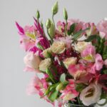 گلدان شیشه‌ای رز مینیاتوری صورتی - گلفروشی گیان
