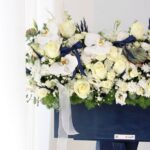 باکس پایه دار سفید و آبی برای افتتاحیه