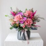 گلدان شیشه‌ای به همراه کاغذپیچی