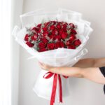 دسته گل بزرگ ۳۰ شاخه رز قرمز