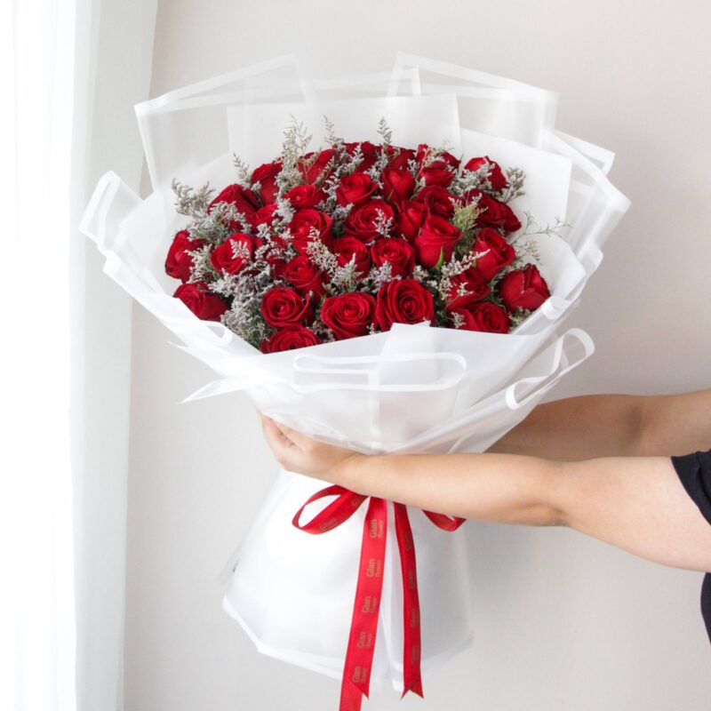 دسته گل بزرگ ۳۰ شاخه رز قرمز