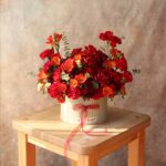 باکس گل مینیمال قرمز فریزیا و رز