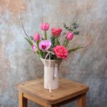 گلدان مینیمال لاله صورتی و ارکیده برای تبریک