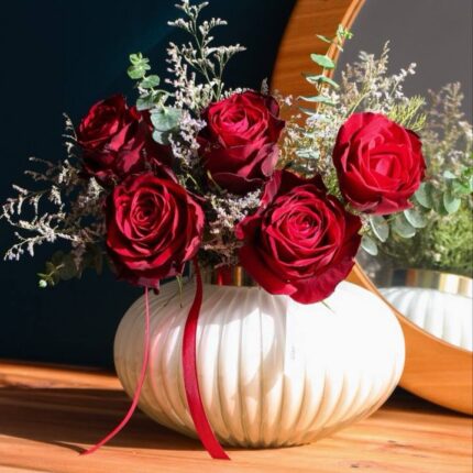 گلدان مینیمال رز هلندی قرمز