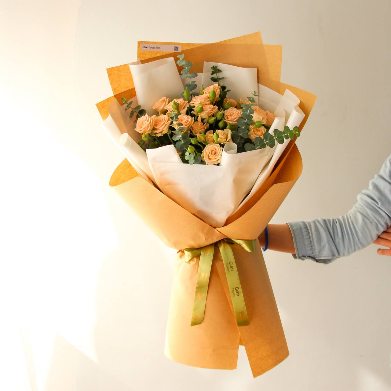 IMG_20260116_091900_095 دسته گل مینیمال رز مینیاتوری