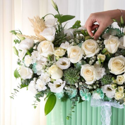 رز هلندی رز مینیاتوری لیسیانتوس گل سبز و سفید