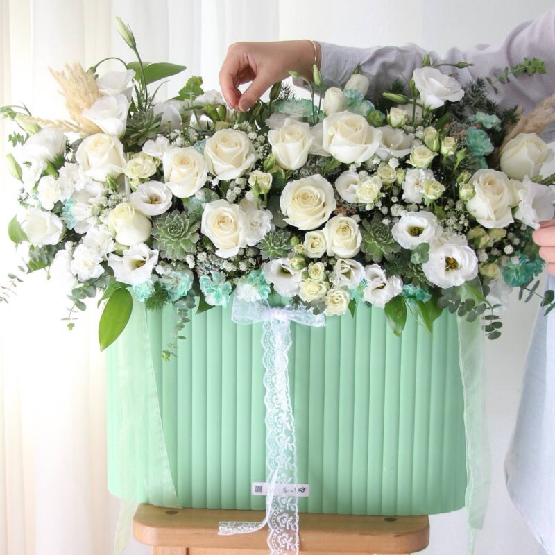 باکس گل سفید و سبز بزرگ برای خواستگاری گلفروشی گیان