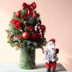 کاج کریسمس به همراه بابانوئل و دیزاین