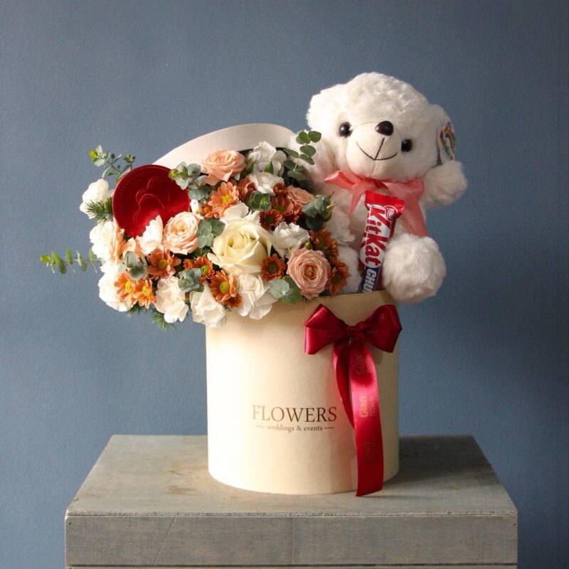 باکس گل تبریک ولنتاین با خرس و شکلات