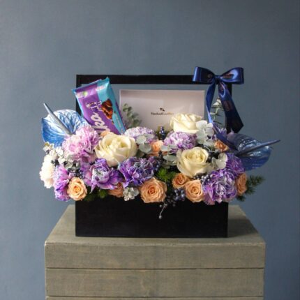 باکس گل آبی به همراه گیفت کارت