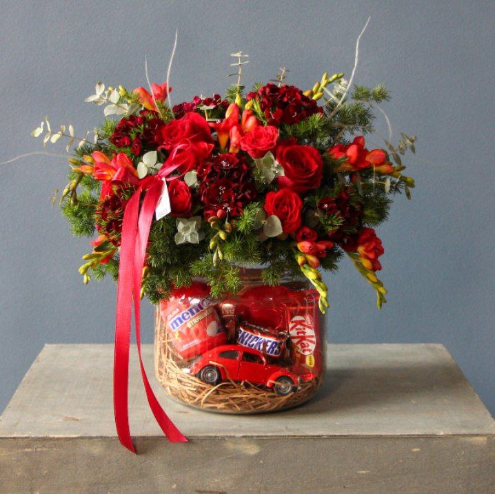 گلدان شیشه‌ای به همراه هدیه ولنتاین