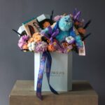 باکس گل سالیوان و شکلات تبریک ولنتاین