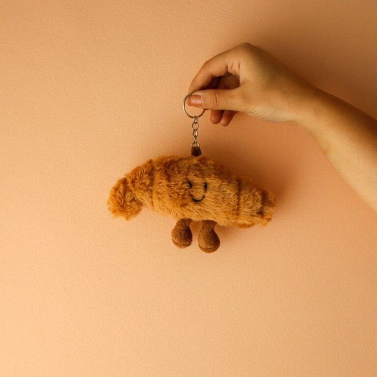 چارم بگ عروسک آویز کروسان